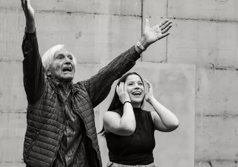 Eugenio Barba încheie microstagiunea BARBA 90 la Teatrul Grivița 53 cu „Fiesta” – Theatre Neighbourhood Welcome Feast