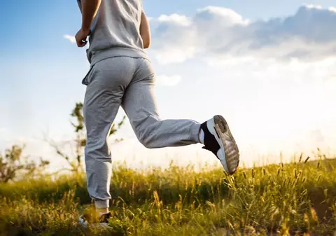 Un albanez care a ieșit să facă sport într-un parc din Marea Britanie s-a trezit amenințat de lunetiști: „Mă împușcau dacă mișcam”