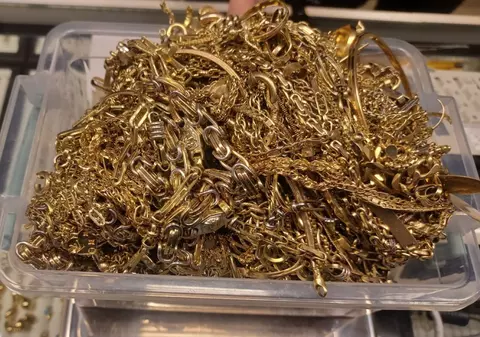 Inspectorii ANAF au confiscat 68,93 de milioane de la o casă de schimb valutar și 21,95 de kilograme de aur de la un amanet din București