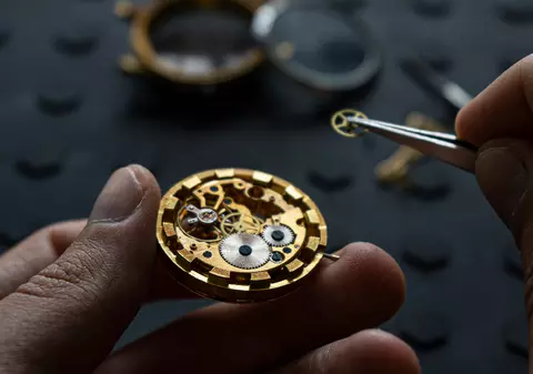 Rolex a deschis o școală profesională pentru ceasornicari. Concurența este mai mare ca la Harvard, iar salariile absolvenților ajung la 95.000 de euro