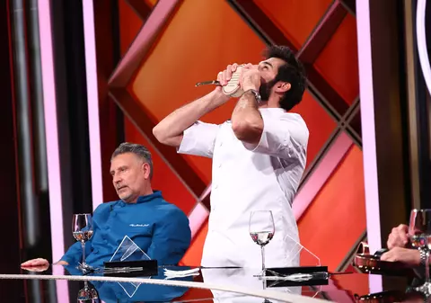 „Chefi la cuțite” 4 martie 2026. Ce invitat special va oferi în această seară amuleta. „Ce-ar fi să tratăm făina ca pe făină și oul ca pe ou?!”