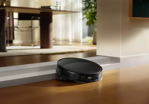 Roborock lansează Saros 20, robotul aspirator pentru locuințe complexe