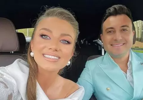 Cum arată casa în care au locuit Valentin Sanfira și Codruța Filip. Candelabre impunătoare și încăperi spațioase