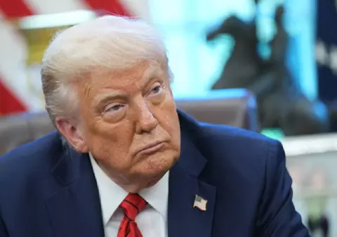 Donald Trump lansează un nou război împotriva unui crap. Și l-a numit pe premierul Carney viitorul „guvernator al Canadei”