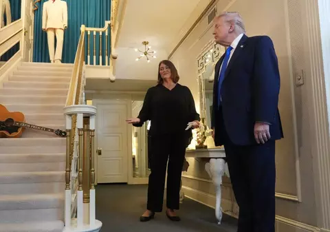 Donald Trump a vizitat pentru prima dată casa lui Elvis Presley, Graceland: „Sunt un mare fan. Știu că și-a iubit mama foarte mult”