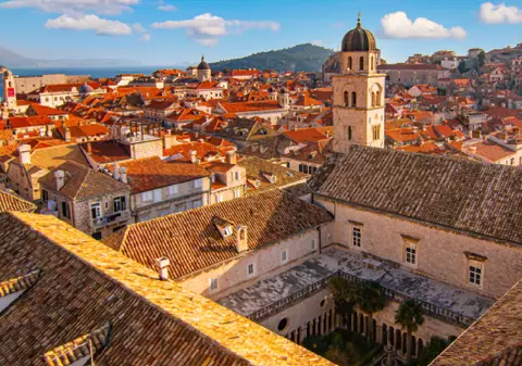 Cel mai aglomerat oraș din Europa are peste 16.000 de turiști la fiecare 100 de localnici