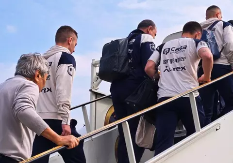 Echipa națională a zburat la Istanbul cu un avion personalizat și cu peste o tonă de bagaje