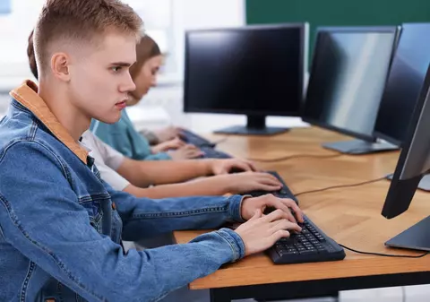 Simulare Bacalaureat 2026. Subiectele și baremul de corectare la Informatică