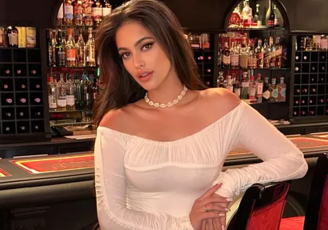 Fiica Andreei Berecleanu, în tandrețuri cu un bărbat mai în vârstă. Cum a fost surprinsă Eva Zaharescu după o noapte în club