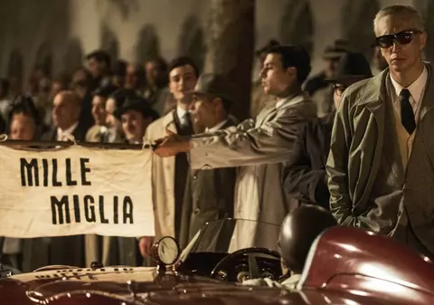 Un pensionar a primit 300 de euro pentru un rol în filmul „Ferrari”, cu Adam Driver și Penelope Cruz. Apoi statul i-a cerut înapoi 34.000 de euro