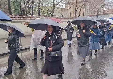 Floriile Catolice 2026: Cum sărbătoresc șvabii și maghiarii Virágvasárnap în marile orașe din Ardeal