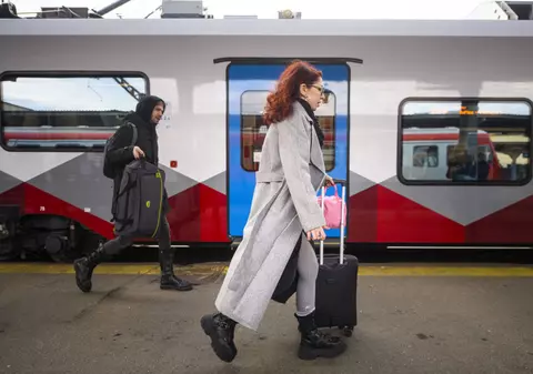 Schimbări importante în programul CFR pentru aprilie 2026: care sunt trenurile anulate sau deviate din cauza lucrărilor la șine