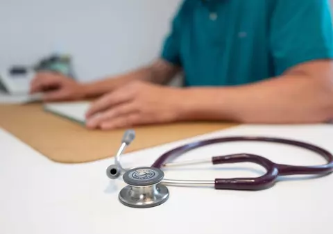 Salarii de peste 50.000 de euro: Care sunt cel mai bine plătite profesii din Spania pentru specialiștii români și locali