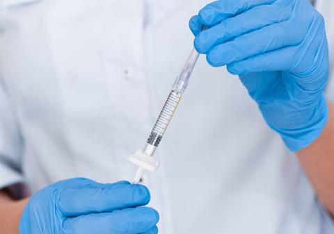 O influenceriță a ucis o femeie după ce i-a injectat acid hialuronic în fese, în Franța