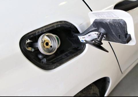 Cât economisești dacă treci pe GPL? Românii calculează tot mai atent costurile, iar cu motorina la peste 10 lei, schimbarea devine greu de ignorat