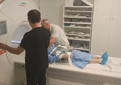 Aparatul RMN de la Spitalul Găești a fost pus în funcțiune, după trei ani de așteptare într-un depozit pentru că nu intra pe ușă