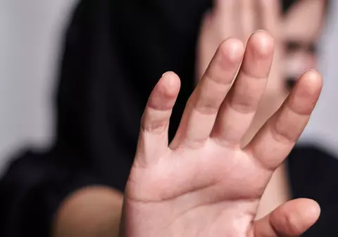 Legea împotriva femicidului a fost adoptată în Camera Deputaților: „Viaţa, siguranţa şi demnitatea femeilor sunt apărate prin lege”. Un singur deputat a votat împotrivă