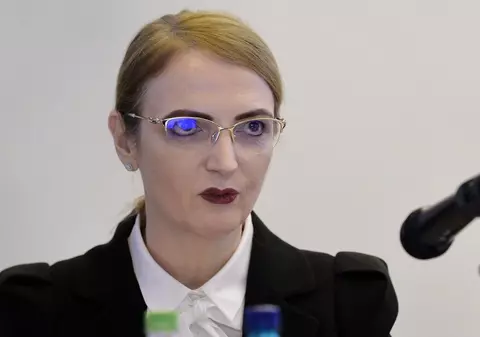 Lia Savonea a dat în judecată Guvernul Bolojan după ce coaliția PSD-PNL-USR-UDMR a tăiat banii pentru restanțele magistraților | DOCUMENT