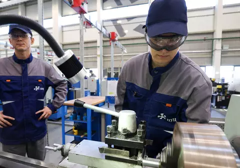 Companiile din Rusia intră în criză și iau în calcul să trimită oamenii acasă: „Nu avem bani pentru salarii”