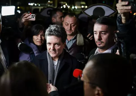 România e tot fără buget, mafia transpartinică prosperă, iar la Cotroceni se instalează prima-doamnă