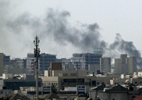 Explozii puternice zguduie Doha în urma unor noi atacuri iraniene: o coloană groasă de fum negru s-a ridicat deasupra orașului