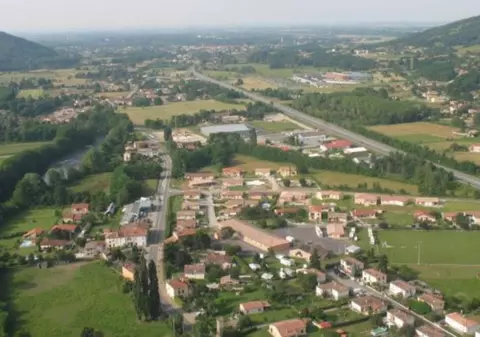 Semnul ușor de ratat pe care îl folosește un grup de hoți din Franța pentru a marca locuințele pe care urmează să le spargă