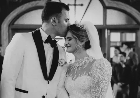 Mesajul sfâșietor al soției lui Octavian Palferenț, pilotul de F-16 care a murit când încerca să salveze un câine: „Nu știi prin ochii cui te privește Dumnezeu”