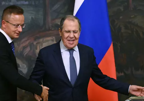 Servilismul lui Peter Szijjarto față de Rusia, expus în noi discuții cu Serghei Lavrov scurse în presă. Culisele vizitei lui Orban la Moscova ca „președinte al UE” și cum era încurajată Ungaria să „șantajeze direct”