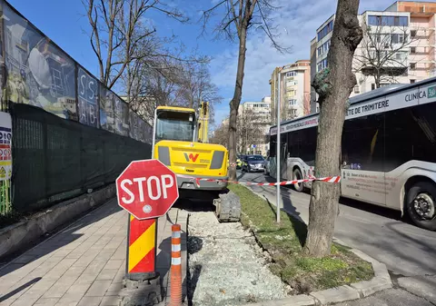 O pistă de biciclete din Constanța construită în 2023 cu bani europeni, este decopertată și apoi reasfaltată. Primăria dă vina pe firma care a executat lucrarea