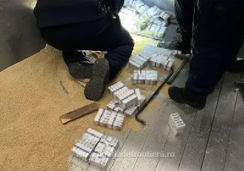 Cum a fost lovit un polițist de frontieră de cartușele de țigări ascunse în podeaua unui TIR oprit la vamă la Siret | VIDEO