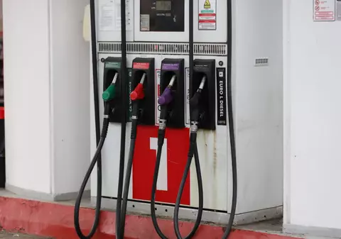 Cu cât s-au scumpit pâinea, carnea, hainele și serviciile din cauza prețului la motorină din decembrie până acum