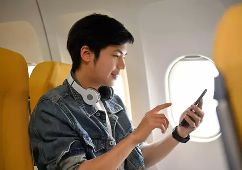 Măsura drastică luată de o companie aeriană împotriva pasagerilor care ascultă muzică sau urmăresc videoclipuri fără căști