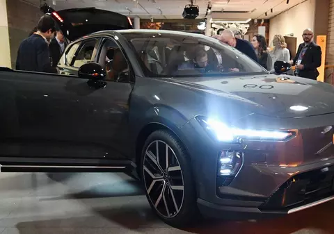 Volvo avertizează șoferii: unele mașini electrice ar putea lua foc în timpul încărcării. Ce se întâmplă, de fapt