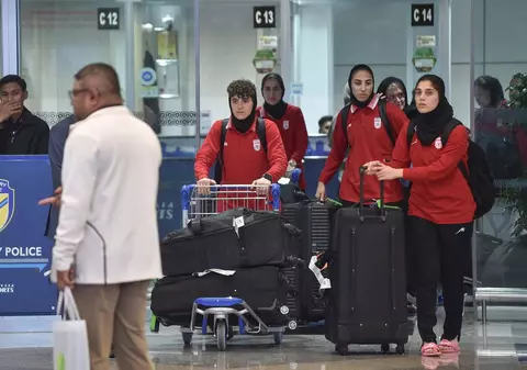 Trei jucătoare de fotbal iraniene s-au răzgândit și se întorc în țara lor, în ciuda azilului acordat de Australia. Ce spune Iranul