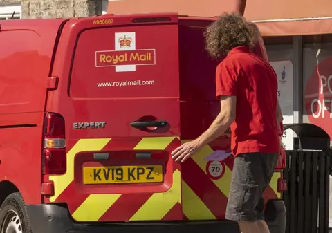 Mesajul din 4 cuvinte pe care britanicii trebuie să-l pună pe uși, dacă vor să mai primească scrisori și colete acasă