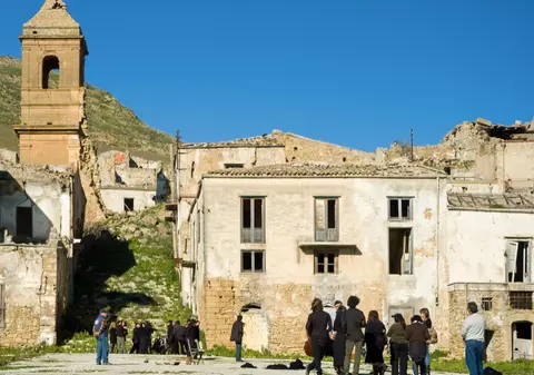 Satul pustiu din Italia unde turiștii primesc 15.000 de euro ca să se mute: „Este prea frumos să fie adevărat”