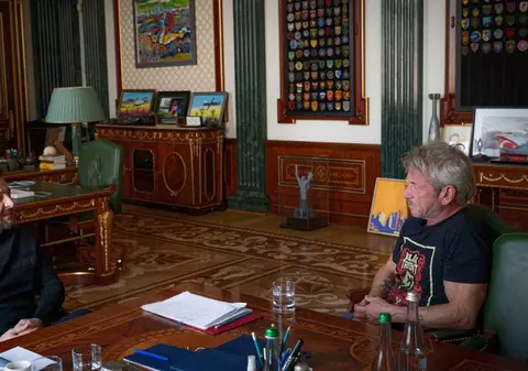 Sean Penn a fost premiat cu „Oscarul” ucrainean, realizat din metalul unui vagon de tren bombardat de ruși