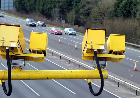 Un șofer prins cu 200 km/oră de două ori în 49 de minute a rămas fără permis și fără BMW, în Bulgaria