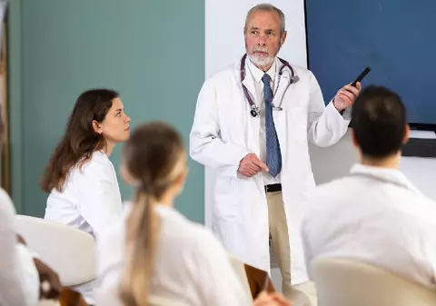 România e salvarea studenților francezi la medicină care nu se descurcă în țara lor: „Suntem atât de mulți”