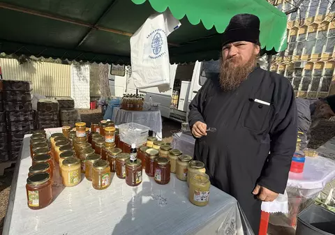 „Băutura dacilor de pe vremea lui Burebista” se vinde în București! Poveștile oamenilor din spatele mierii