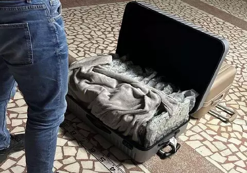 Un italian a venit din Spania până în România cu autocarul. Polițiștii l-au arestat când au văzut ce avea în valize