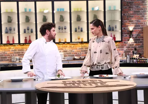 „Chefi la cuțite” 2026. Chef Sautner a câștigat amuleta. Diseară, Irina Fodor pune în joc a doua bombă a sezonului