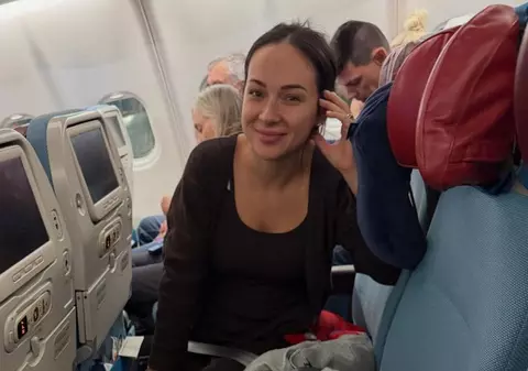 Cu ce a deranjat-o stewardesa din avion pe Vlăduța Lupău: „Am făcut circ”. Întâmplarea a avut loc în miez de noapte