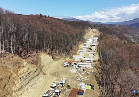 1.550 de muncitori și 300 de utilaje lucrează pe A1 din Carpați, unde se construiește Poiana, tunelul lung de 2 kilometri