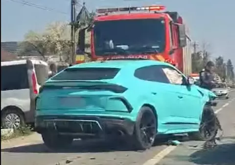 Un Lamborghini Urus s-a izbit de o altă mașină pe DJ711, în Cojasca: trei persoane rănite, s-a cerut intervenția elicopterului pentru o fată de 13 ani | VIDEO