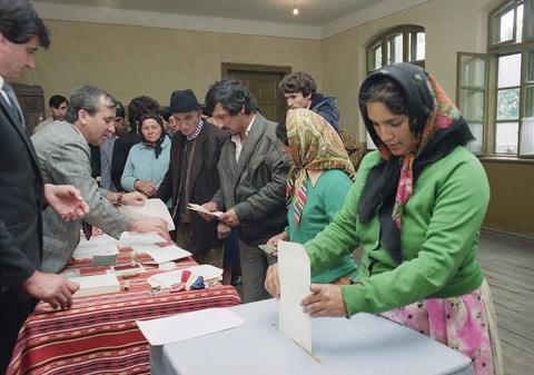 „Suntem produsul cultural al celor care au construit lumea în care trăim”. Analiza a doi istorici despre cum ne influențează trecutul României alegerile prezente