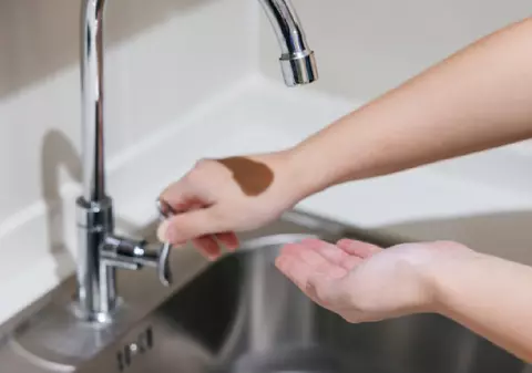 Apa se oprește complet în Curtea de Argeș, oraș care a rămas de jumătate de an fără apă potabilă