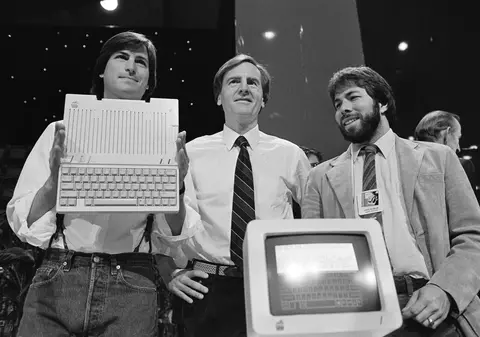 Apple la borna 50: de la Steve Jobs la Tim Cook și jumătate de secol de inovație pentru cea mai valoroasă companie din lume