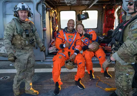 Cum arată ceasul oficial NASA pe care astronauții din Artemis II l-au purtat pe drumul până la Lună și înapoi