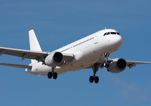 O femeie a născut în timpul unui zbor spre SUA, cu 30 de minute înainte de aterizare: „Mama a fost extraordinară”